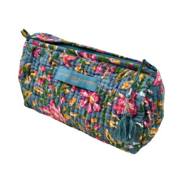 trousse de toilette en tissu a motifs floraux bleus LA P'TITE CACHOTIERE