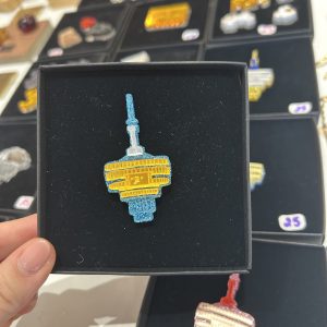 Pin's bleu Tour de Romainville ATELIER TROMBONE