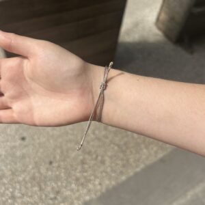 Alternative view of Bracelet Croix en Corde de guitare sur cordon couleur or lux SING A SONG