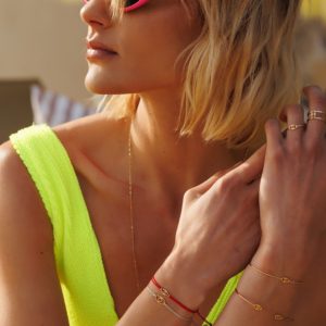 Bracelet Eyes rouge en Corde de Guitare sur cordon SING A SONG