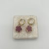 Boucles d'oreilles fleur doré et rose fuschia