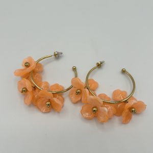 Alternative view of Boucles d'oreilles grande créole pampille de fleur orange