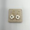 Boucles d'oreilles nacre Flower Le monde est stone