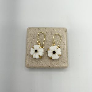 Boucles d'oreilles nacre Flower Le monde est stone