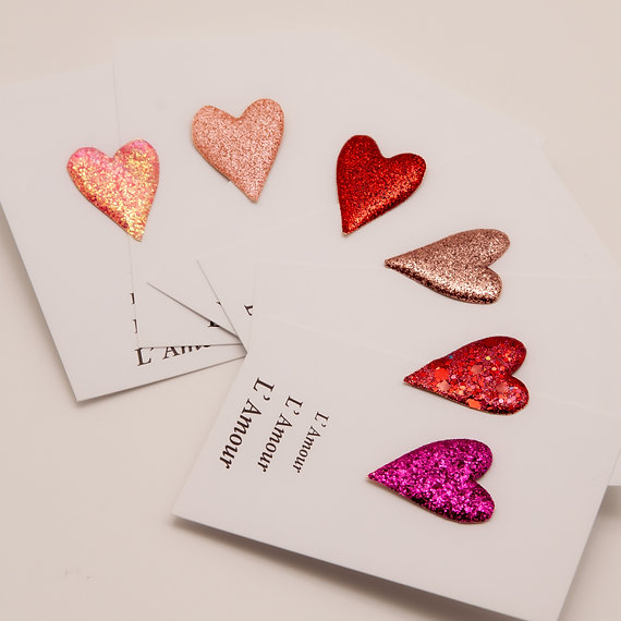 Pin's LOVE LES FEMMES A BARBES