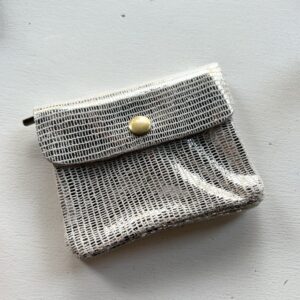 Porte monnaie en cuir irisé argenté CRAZY LOU