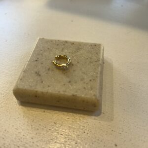 Earcuff plaqué or Les Cleias