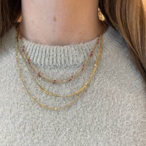 Collier triple doré et perles rouge Les Cleias