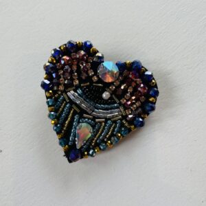 Broche Coeur Protecteur brodée Héliance